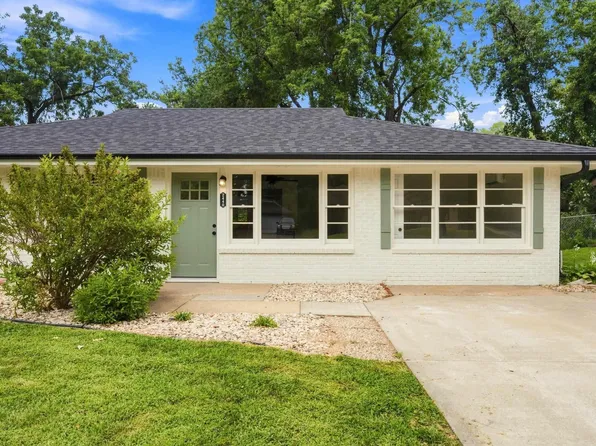 2440 Hobbs Dr, Manhattan, KS 66502
