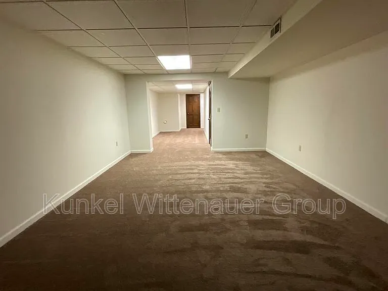 2020 Greenbrier Dr — Photo 32