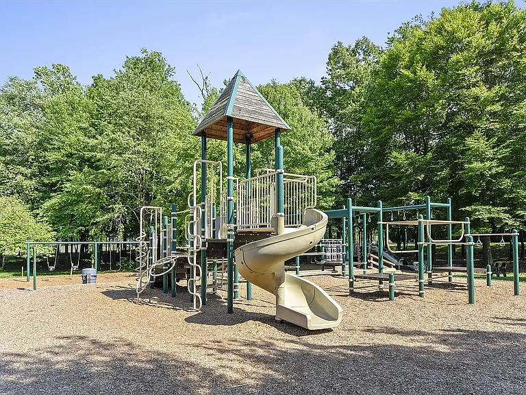 15582 Northgate Dr — Photo 63