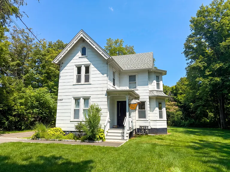 3357 Whitney Ave — Photo 1