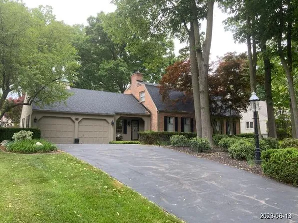 2701 Barfield Dr SE, Grand Rapids, MI 49546