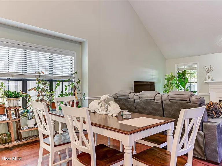 2528 Commons Trce — Photo 13