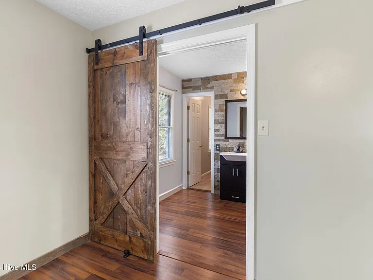 7666 Wilkins Dr — Photo 25