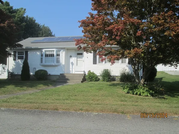 235 Feno Ct, Somerset, MA 02726