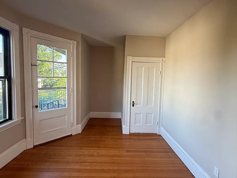 38 Walnut St #4 — Photo 6