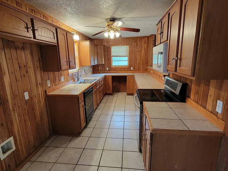 2861 Maple Dr — Photo 5