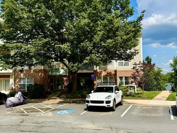 6541 Grange Ln Unit 401, Alexandria, VA 22315