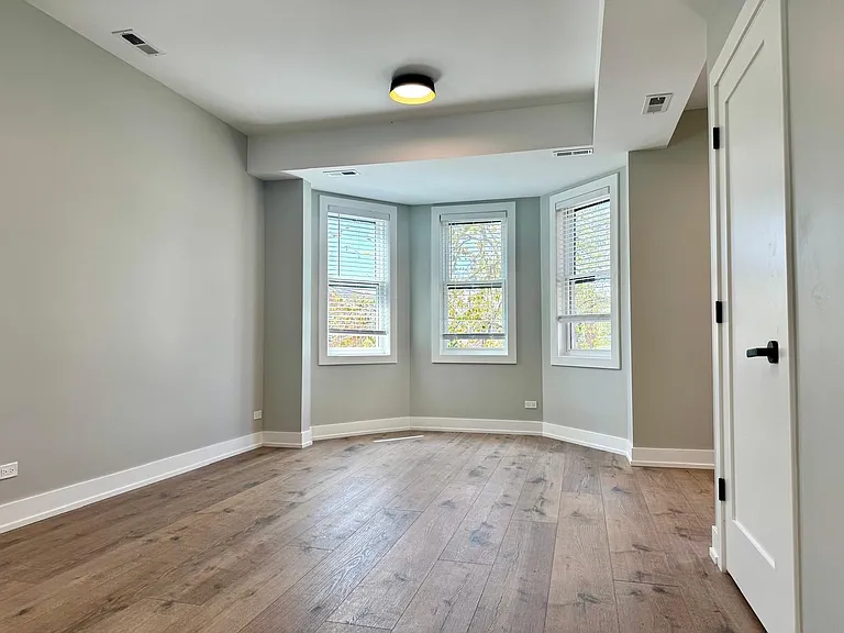 1709 N Maplewood Ave #3F — Photo 7