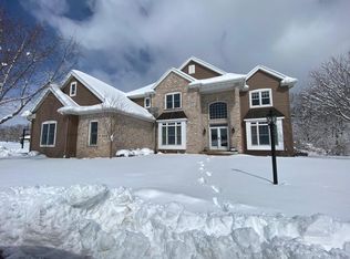 465 Candlelight Ct, Manitowoc, WI 54220