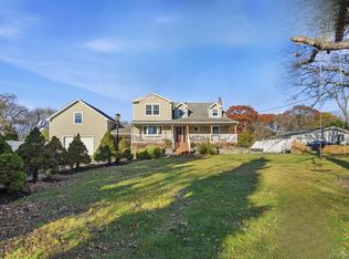 2011 Orinoco Drive, West Islip, NY 11795