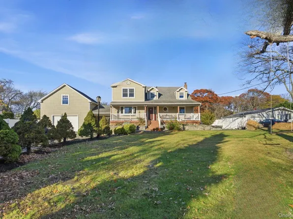2011 Orinoco Drive, West Islip, NY 11795