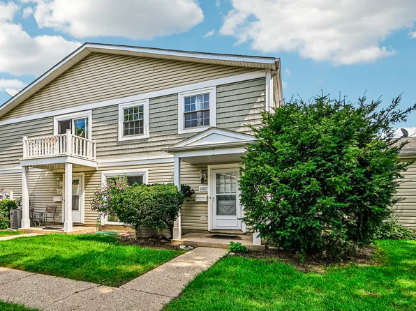 1205 Quincy Ct, Wheeling, IL 60090