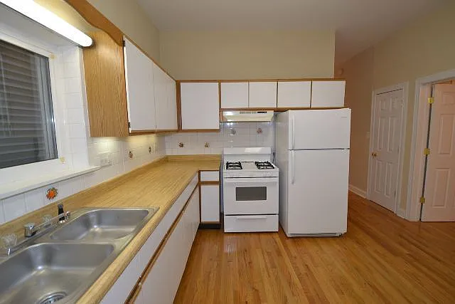 1454 W School St — Photo 3