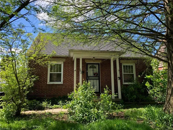 1068 Lindsay Ave, Akron, OH 44306