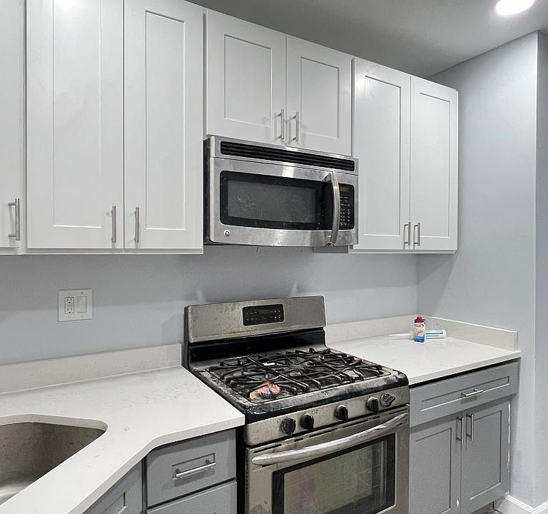 1st image of 2751 Fish Avenue