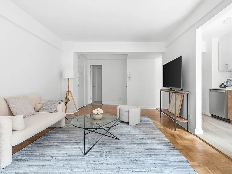 140 E 56th St #8B — Photo 3