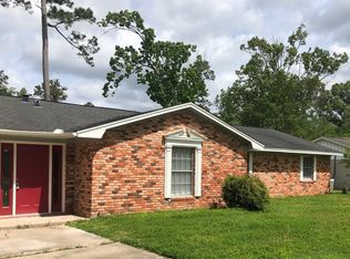 122 Wood Manor Ln, Sour Lake, TX 77659