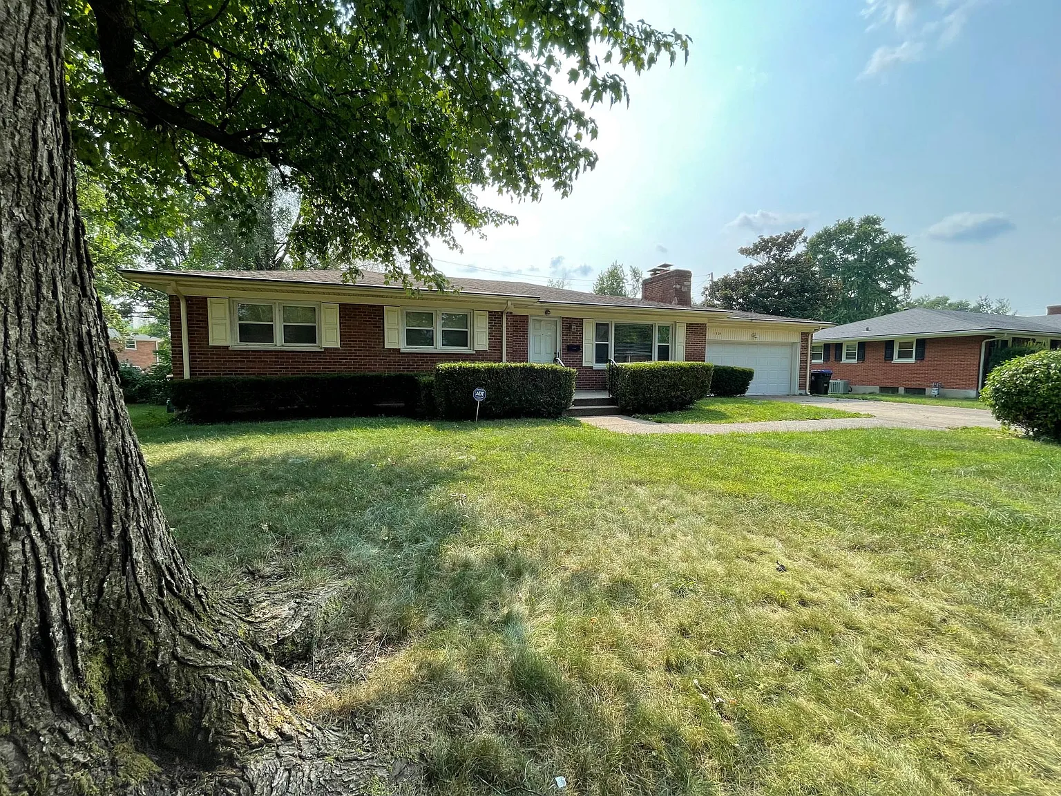 1504 Vivian Ln photo 1