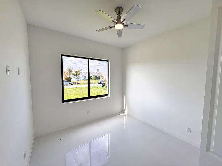 477 Rayford St — Photo 10