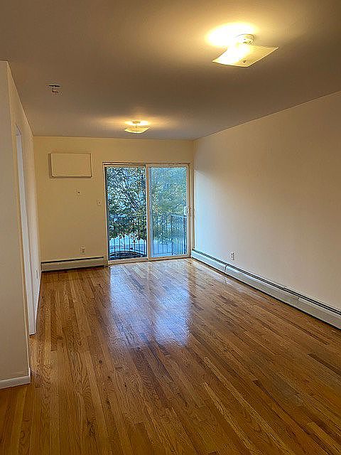 1st image of 20-11 38th St #3