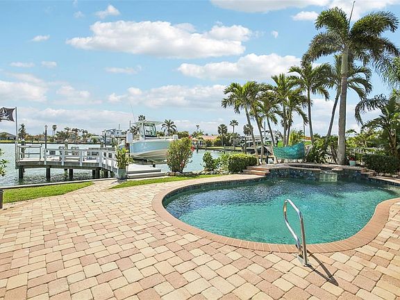 3rd image of 565 Crystal Dr