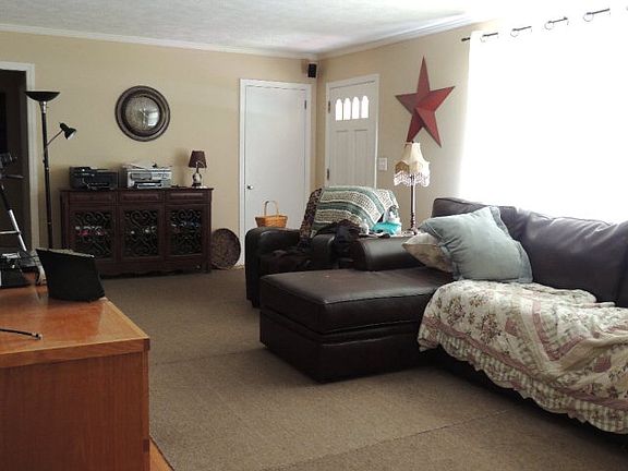 3rd image of 15 Rosemary Dr