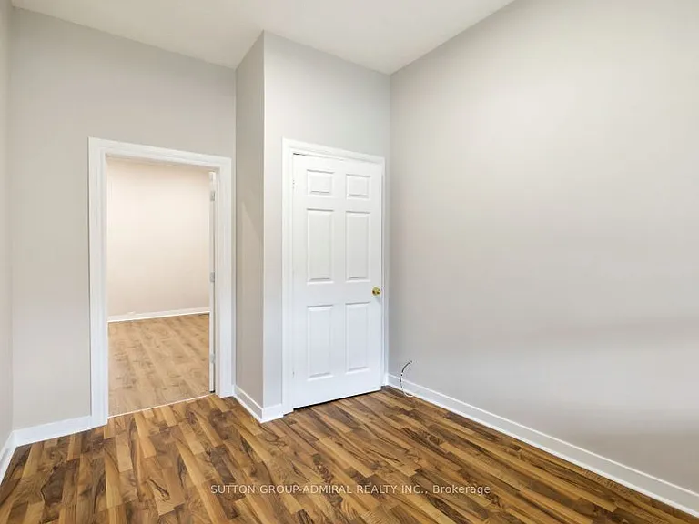 81 Palmerston Ave #MAIN — Photo 9
