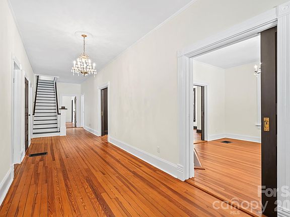5th image of 103 Hyde Ave