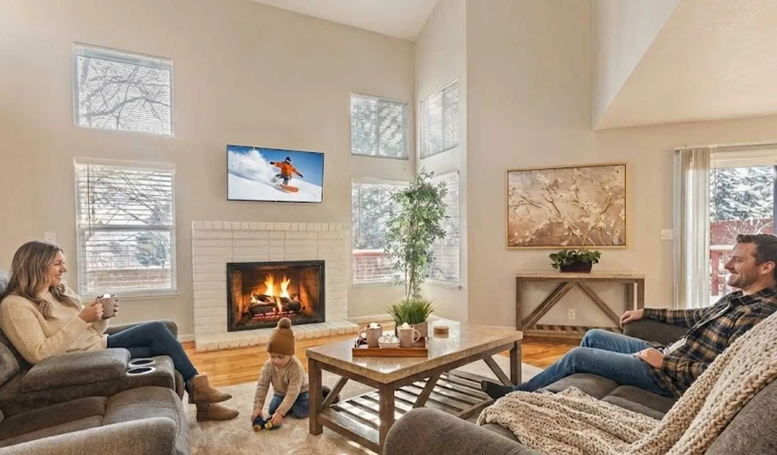 Reno 3BR Mountain Views & Patio — Photo 1