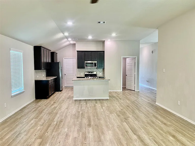 513 Bonnerville Ln — Photo 9