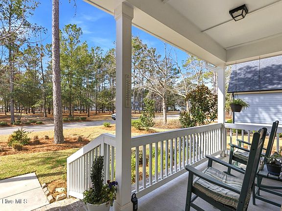3rd image of 160 Lockhaven Drive SE