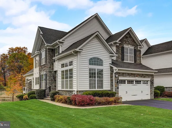 9 Brown Ln, Newtown, PA 18940