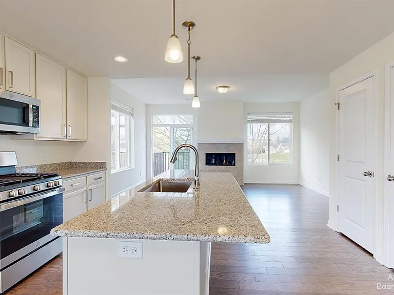 2725 Bristol Ridge Dr — Photo 6