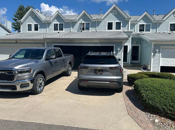 132 Kenyon Rd #38, Algonac, MI 48001