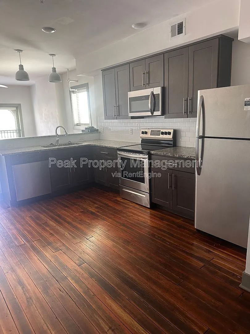 1 bed, 1.0 bath, $1,295 — Photo 3