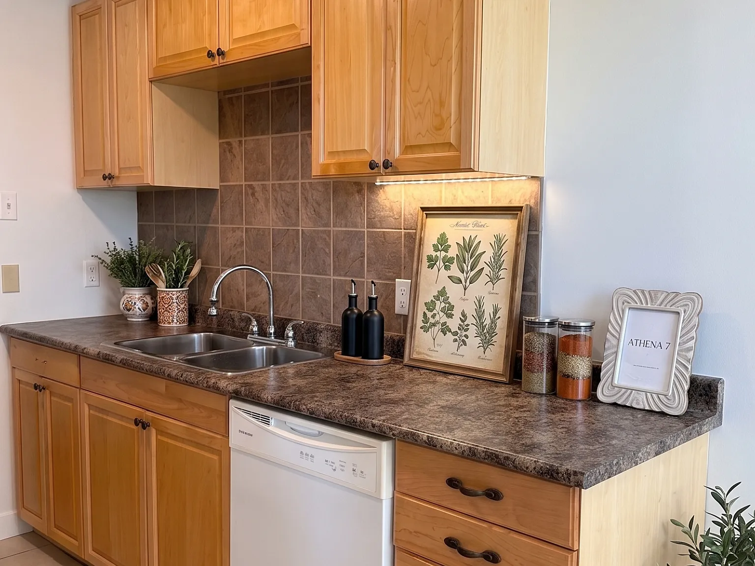 Athena Gardens - 11831 106 St NW — Photo 3