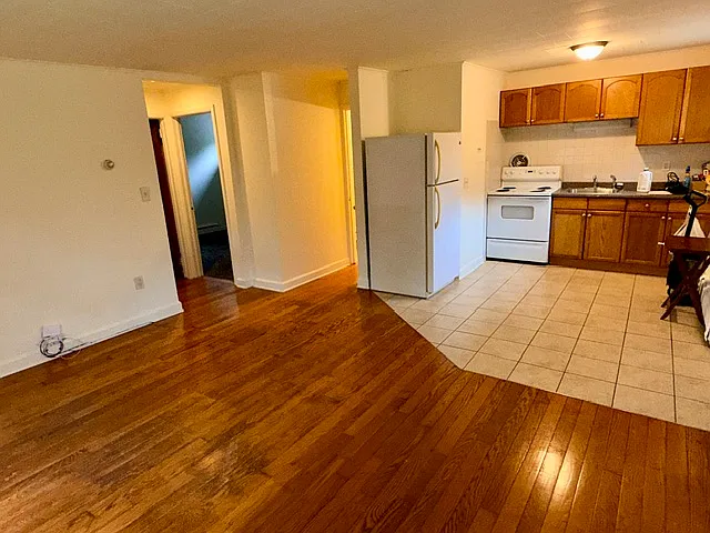 2 bed, 600 sqft, $1,950 — Photo 2