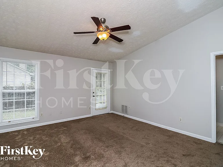 4745 Roswell Mill Dr — Photo 10