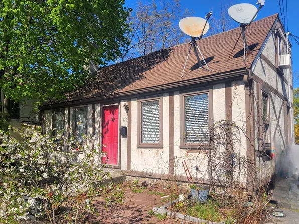 1429 Pleasant St, Weymouth, MA 02189