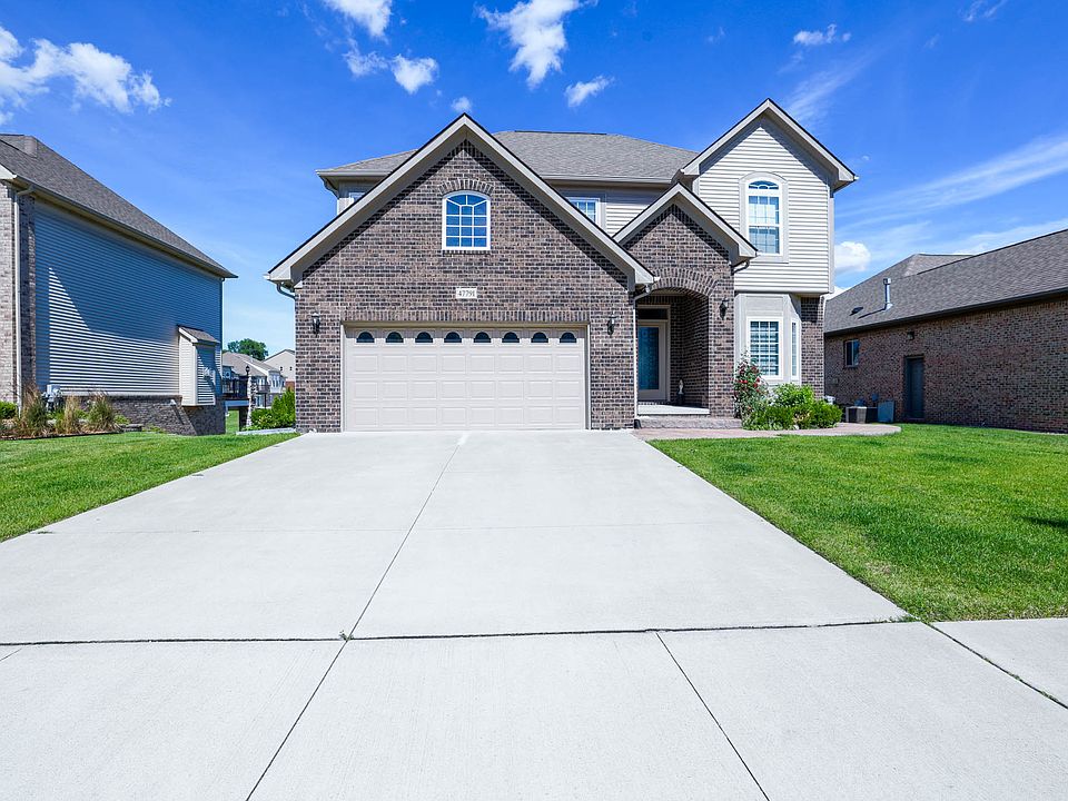 1st image of 47791 Crichton Ln