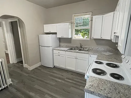 714 Metoxen Ave #714LOWER Photo 1