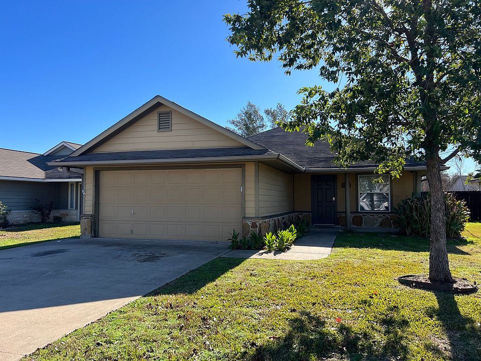 1st image of 907 Crested Point Dr