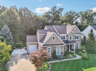 372 Harbor Ct, Avon Lake, OH 44012