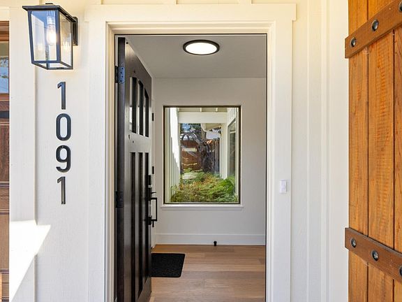 3rd image of 1091 Laurel Ln