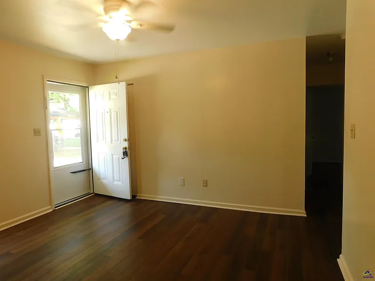 1107 2nd St #8 — Photo 3