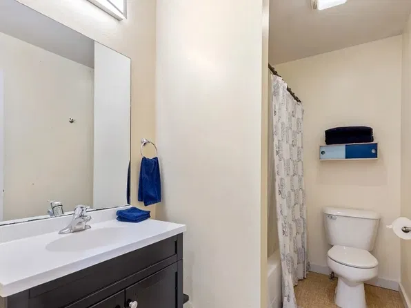 2243 W Winnemac Ave #1, Chicago, IL 60625