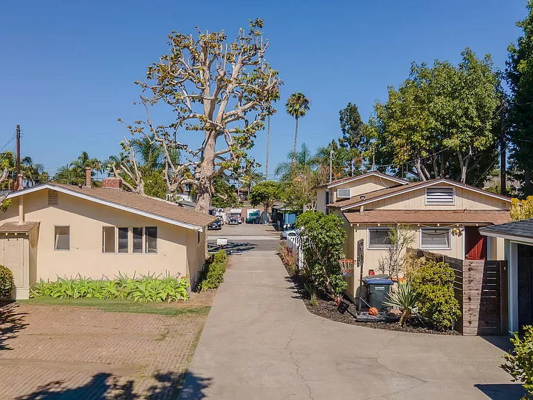 1929 Anaheim Ave — Photo 25