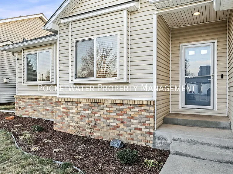 628 Sumac St — Photo 3