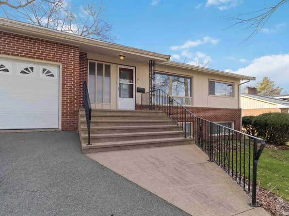71 Woodward Cres, Halifax, NS B3M 1J6