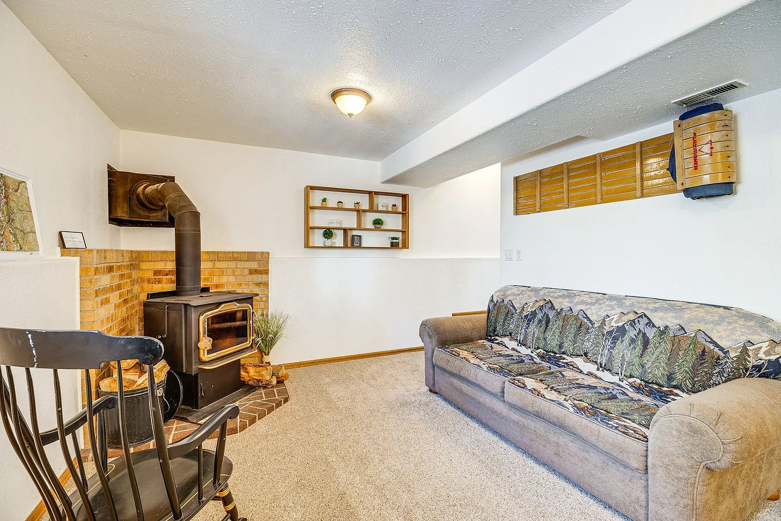 4 bed, 2.0 bath, 1991 sqft, $5,225 — Photo 1